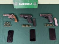 Dos de nacionalidad chilena y uno venezolana. 