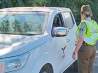 Funcionarios policiales dialogaron directamente con conductores y residentes del sector.