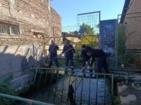 Basura, colchones, electrodomésticos, e incluso cadáveres de animales y hasta de una persona han sido hallados en las labores de limpieza.