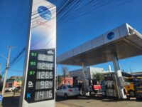 Las medidas incluyen bonos a micros, colectivos y congelación de precio de la parafina.