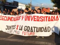 La jornada se enmarcó en un llamado nacional de organizaciones como la Confederación de Estudiantes de Chile (Confech) y la Asamblea Coordinadora de Estudiantes de Chile (ACES).