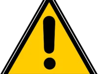 Usuarios reportaron choque por alcance entre dos vehículos.