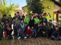 Durante la jornada, funcionarios policiales compartieron con estudiantes y docentes del establecimiento, en un espacio marcado por el diálogo y la interacción directa con la comunidad educativa.