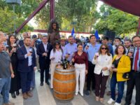 El alcalde Enrique Del Barrio fue el anfitrión, quien lideró el acto simbólico y dio el puntapié inicial a la fiesta.