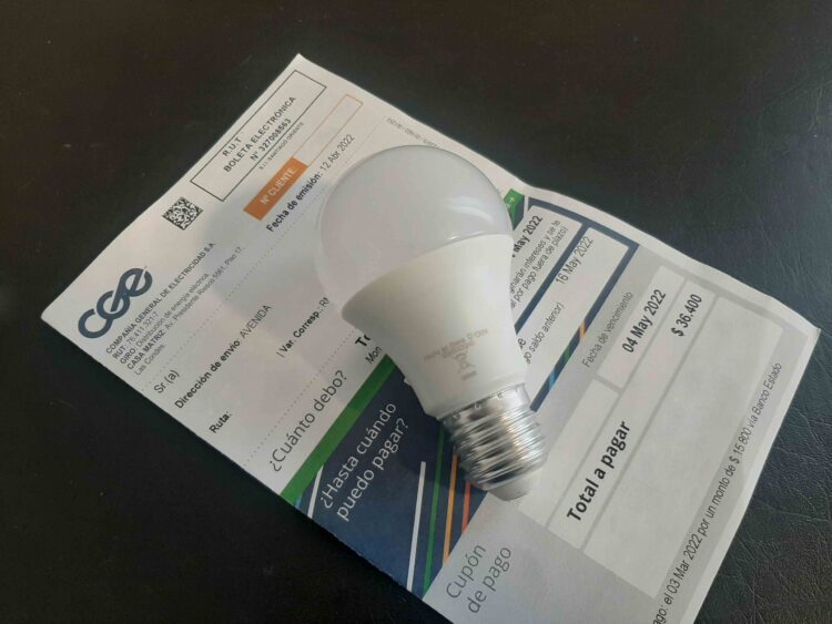 Se aplaza alza en las cuentas de la luz tras instrucción de la SEC