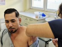 Está dirigida, en primer lugar, al personal de salud y a las personas de 60 años y más.