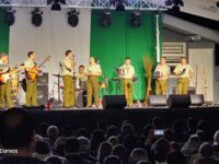 En el marco del cierre del mes de aniversario de la comuna, la agrupación de Carabineros se presentó por primera vez en Chimbarongo con un repertorio flexible que incluyó desde clásicos de Pimpinela hasta el rock de Elvis Presley.