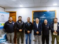 El alcalde Roberto Córdova Carreño sostuvo una reunión de trabajo con representantes del Cuerpo de Bomberos de Pichilemu, con el objetivo de abordar temas clave para el fortalecimiento de la institución.
