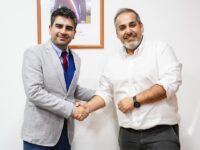 La autoridad regional sostuvo un encuentro con el DAEM comunal para revisar el escenario educativo y proyectar mejoras en gestión, infraestructura y acompañamiento a las comunidades.
