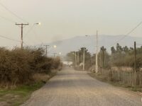 La obra, que incluyó la instalación de 22 postes en la Ruta J-120, busca entregar mayor seguridad y dignidad a las familias de las zonas más apartadas de la comuna, reafirmando el compromiso de una gestión sin exclusiones.