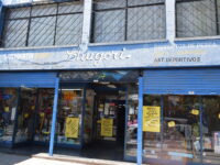 Desde el local también precisaron que las rebajas se aplicarán en compras superiores a los $10.990 y únicamente en pagos realizados en efectivo por el total de la compra.