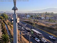 El accidente entre dos vehículos menores obstruyó la calzada poniente del Paso Superior Alameda. 