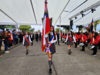 La ciudad de las manos laboriosas, el rincón de Chile donde el mimbre se vuelve arte y la identidad se entrelaza como las fibras de un canasto, se vistió de gala. Chimbarongo, "la comuna que todos queremos", conmemoró su aniversario número 155, y lo hizo con esa mezcla de solemnidad, civismo y alegría popular que caracteriza a su gente.