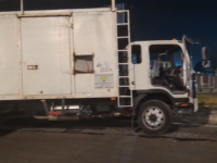 En su intento de escape colisionó con patrullas policiales. 