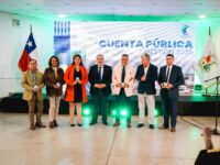 La gestión anual reportó la implementación del primer Hospital Digital Rural de la región, el logro de la excelencia educativa en siete planteles municipales y la adquisición de patrullas con tecnología de lectura de patentes, consolidando un modelo de administración enfocado en la modernización de los servicios básicos.
