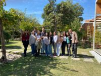 La iniciativa nace con el objetivo de transformar la bienvenida tradicional en un proceso integral, enfocado en la adaptación, el desarrollo profesional y el compromiso con la comunidad desde el primer día.