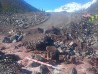 Tras los daños causados por el sistema frontal en el kilómetro 63, las autoridades coordinan trabajos de emergencia para habilitar el tránsito de todo tipo de vehículos a partir de este viernes.