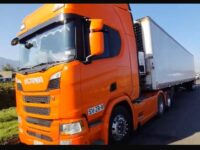 De acuerdo con los antecedentes, los delincuentes actuaban coordinadamente y contaban con el apoyo de otros vehículos que cumplían funciones de resguardo y apertura de ruta.