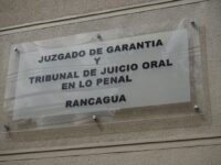 En la ocasión, Carabineros con ayuda del ejemplar canino Kelsy, encontró 1 kilo 30 gramos de marihuana en poder del imputado.