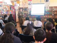 Durante la instancia, los funcionarios abordaron contenidos relacionados con la Ley 20.084 de Responsabilidad Penal Adolescente y la Ley 20.536 sobre Violencia Escolar.