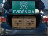 Más de 40 cajas de alimento para perros, tipo galletas, fueron sustraídas por los antisociales.