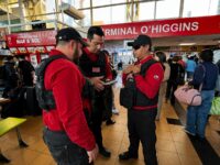 Fiscalización conjunta entre municipio, PDI y autoridades sectoriales permitió detectar infracciones a la Ley de Migraciones en uno de los principales puntos de tránsito de la comuna.