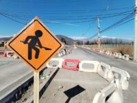 La obra clave para la conectividad de Machalí se mantiene con sólo un 39,1% de avance mientras vecinos denuncian daños a vehículos, tacos eternos y abandono.