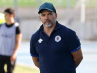 El club informó la decisión a través de un comunicado oficial, en medio del complejo presente deportivo en el Ascenso.