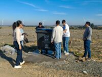 Entrega de contenedores de basura apunta a mejorar las condiciones de las familias del sector.