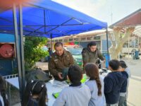 Estudiantes de primero a quinto básico conocieron señaléticas de tránsito y parte de la labor policial.