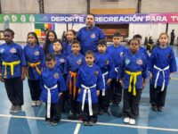 La delegación logró además el tercer lugar por puntaje entre las escuelas participantes, compitiendo en categorías como formas manos libres, formas con armas, defensa personal, combates y presentaciones por equipo.