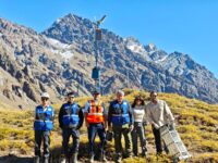 inspeccionaron estaciones hidrométricas estratégicas para fortalecer la prevención y la gestión de alertas tempranas frente a eventuales crecidas de ríos durante la temporada invernal.
