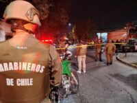En el sitio del suceso trabajan equipos especializados para recabar antecedentes que permitan establecer la dinámica de los hechos y dar con el paradero del autor.