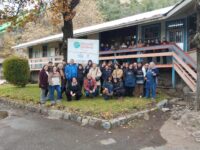 Telaristas y estudiantes compartieron técnicas en Coya y visitaron museo de Colchagua.