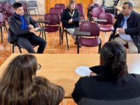 La autoridad recorrió las dependencias del establecimiento junto a autoridades comunales para conocer las necesidades de la atención de salud local.
