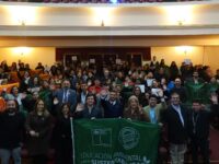 La ceremonia se realizó en San Vicente y reconoció el compromiso de las comunidades educativas con la sustentabilidad y el cuidado del medio ambiente.
