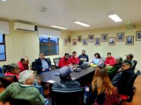 Reunión entre productores y municipio definió hoja de ruta para fortalecer la elaboración de chicha en la comuna.