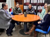 La visita permitió revisar junto a equipos y gremios los principales desafíos del recinto, además de conocer en terreno las mejoras que se impulsan para fortalecer la atención de usuarios.