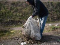 Se retiraron decenas de bolsas de residuos.