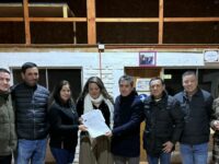El alcalde Marco Contreras destacó el trabajo del equipo de Secplan tras anunciar una inversión de 60 millones de pesos del Minvu para la Villa El Edén de Quicharco, reafirmando el compromiso municipal de llevar desarrollo a cada rincón de la comuna.