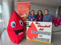 La actividad fue organizada por la Unidad de Medicina Transfusional (UMT) del establecimiento e incluyó la iluminación de la fachada del hospital en color rojo, la instalación de un mural de reconocimiento para los donantes y diversas acciones de sensibilización dirigidas a la comunidad.