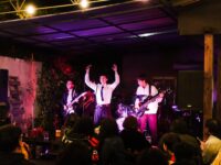 La propuesta nace desde la colaboración entre los tres grupos, quienes llevan sus trabajos a nuevos públicos a través de presentaciones en vivo.