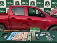 Procedimiento de Carabineros permitió además incautar armas, drogas, vehículo y celulares.