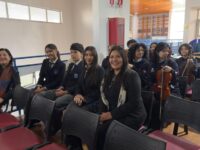 La iniciativa reunirá información sobre distintos aspectos de los adolescentes, considerando sus condiciones de vida, relaciones familiares, entorno escolar, actividades fuera del horario de clases y consumo de sustancias