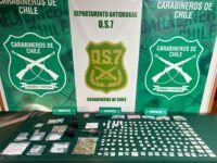 Seis personas fueron detenidas tras allanamientos simultáneos en cuatro domicilios de la capital regional. En el operativo, Carabineros incautó drogas, un arma, municiones y más de un millón de pesos en efectivo.