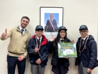 La agrupación recibió un kit educativo ambiental entregado por el Seremi del Medio Ambiente, José Pablo Lagos.