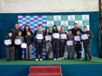 La iniciativa, financiada con recursos del Fondo Casino, busca reconocer el esfuerzo académico de estudiantes de distintos establecimientos de la comuna.