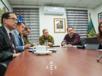 La reunión reunió a autoridades regionales de seguridad, policías y persecución penal, con el objetivo de coordinar acciones frente a los recientes hechos delictuales registrados en Santa Cruz.