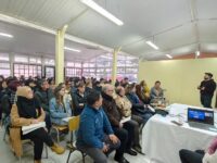 El programa intensivo beneficia a 50 estudiantes e incluye material físico, facsímiles y recursos digitales.