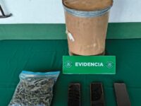El procedimiento se originó cerca de las 03:20 horas, cuando personal que realizaba patrullajes preventivos detectó un vehículo cuyo conductor no obedeció las señales de detención y escapó en dirección al norte.